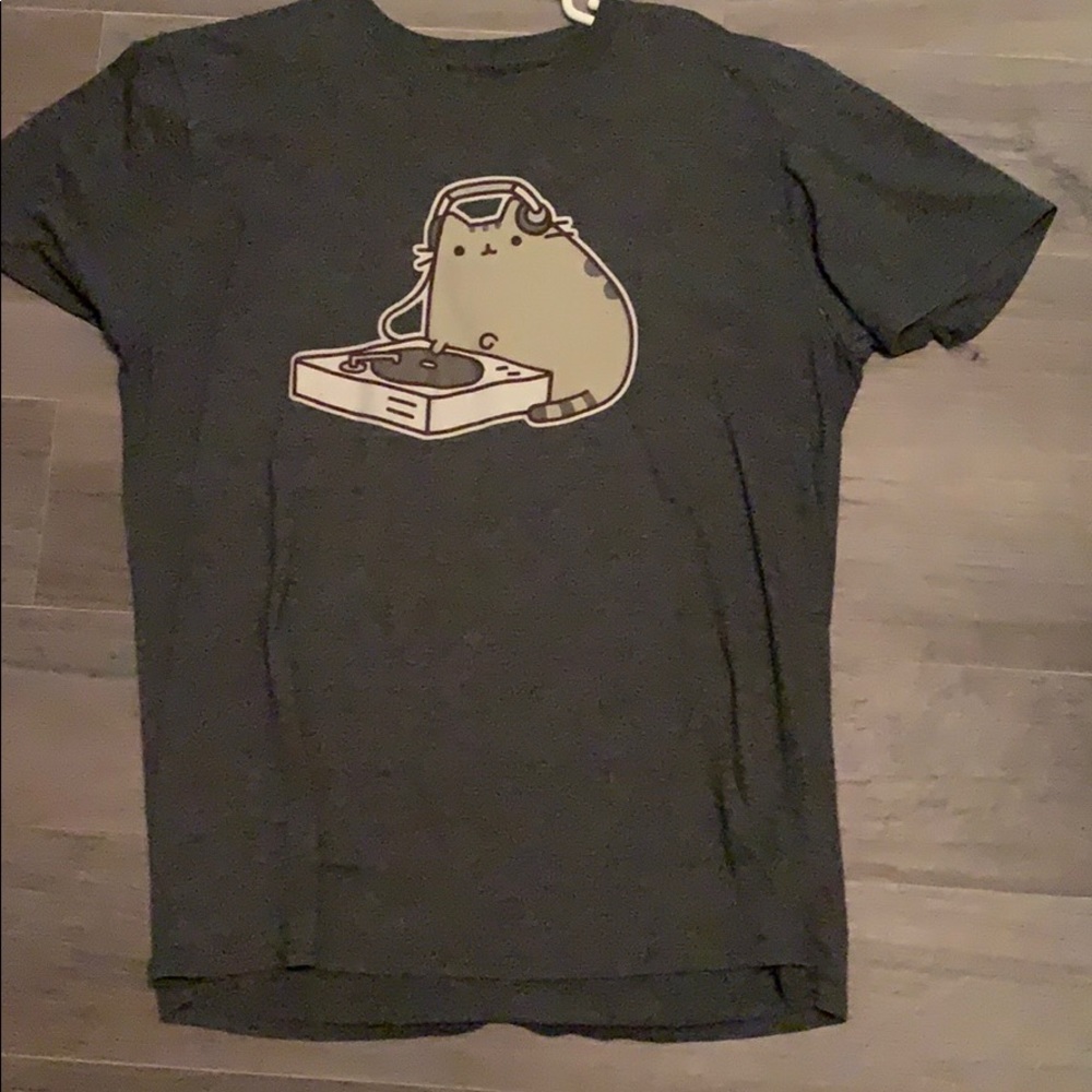 Pusheen T-Shirt. No marks or smells. Unisex Large.